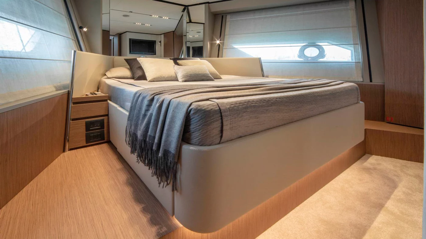 Ferretti Yachts 720 - interiores (7)