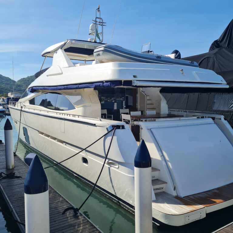 Ferretti 830 ano 2012 modelo 2013 - reduzida