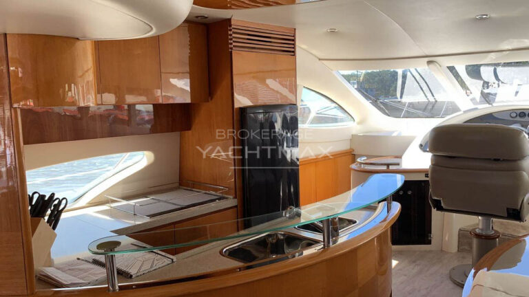 Yachtmax-Intermarine-680-full-2010-21